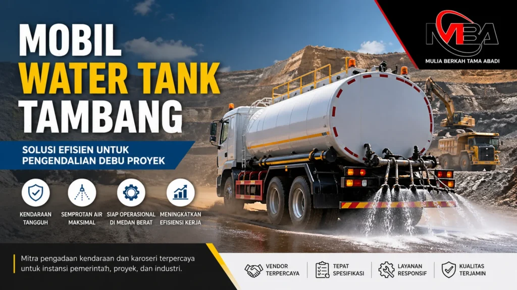 Mobil water tank tambang menyemprot air untuk pengendalian debu proyek