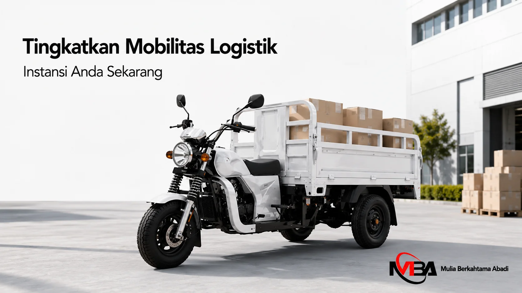 Kendaraan roda tiga niaga bermuatan logistik ditampilkan secara realistis sebagai solusi transportasi operasional untuk mendukung distribusi instansi.